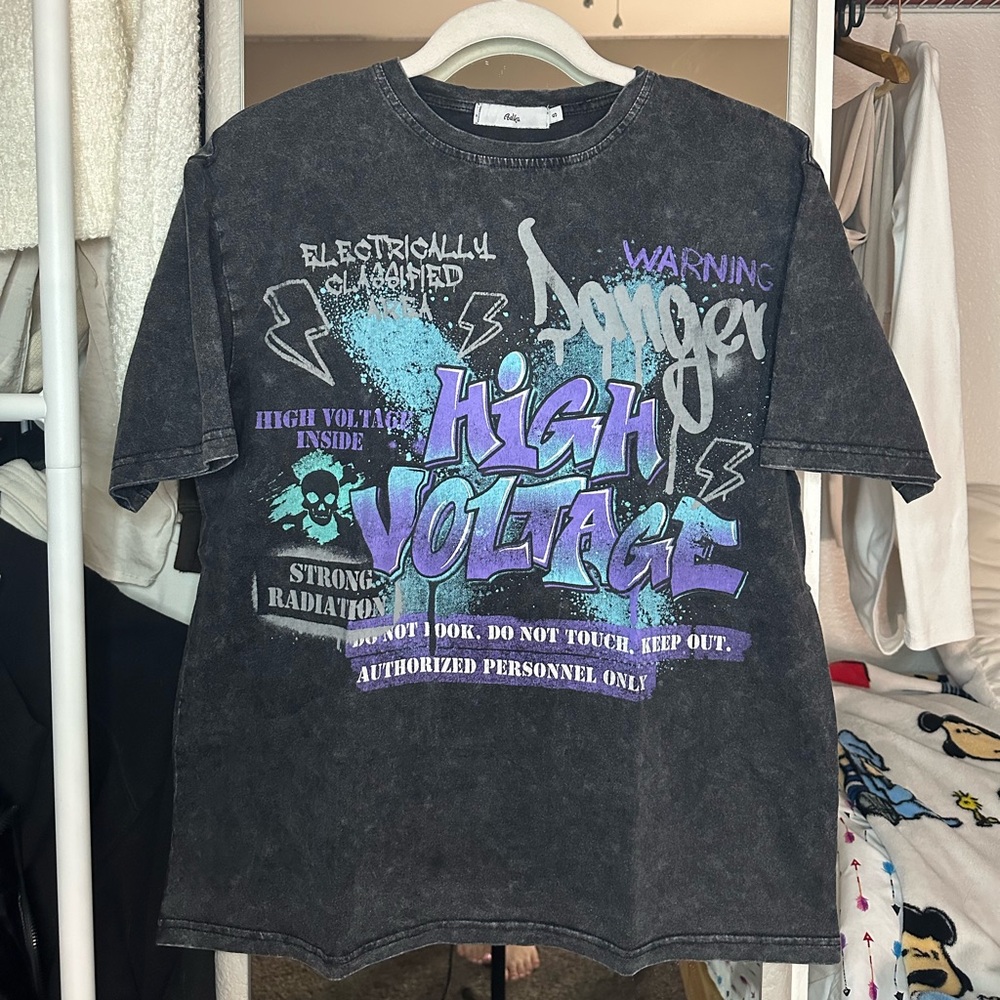 Adika Oversized Shirt
Streetwear Size SMALL Perfect Condition